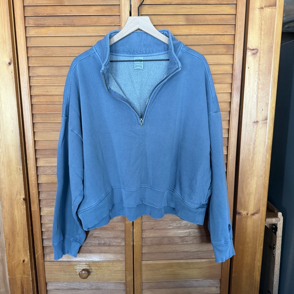 VS Pink Cropped Blue Quarter-Zip Pullover